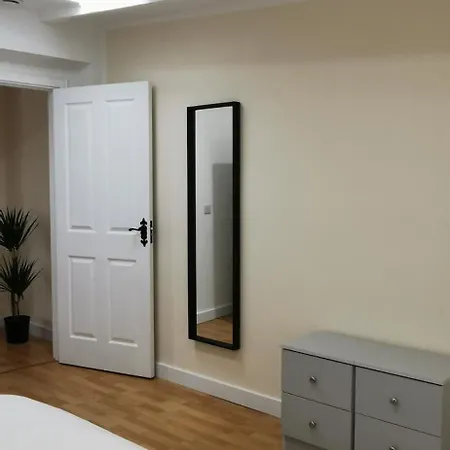 بيت للعطل New Refurbished 2 Bedroom Detached House Limerick Junction
